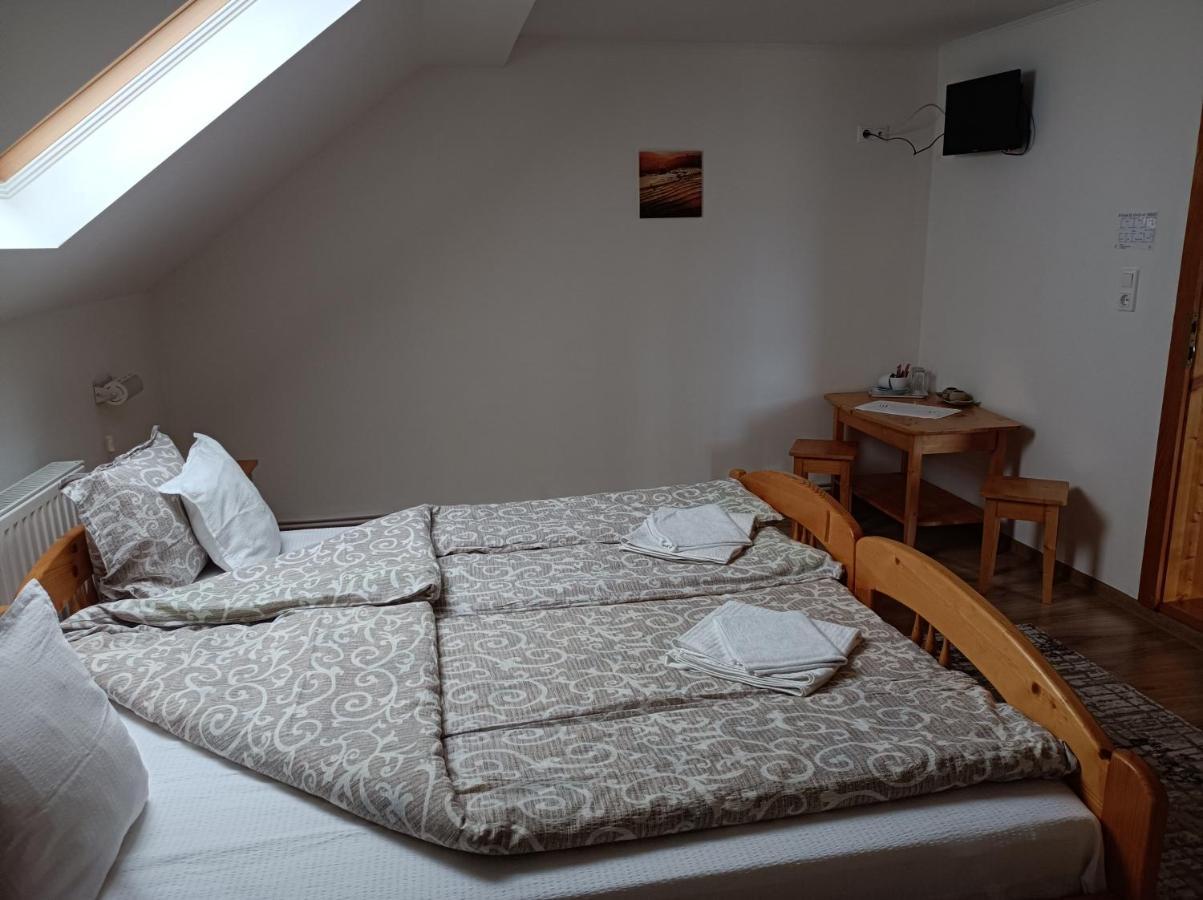 Nárcisz B&B Corund  Esterno foto