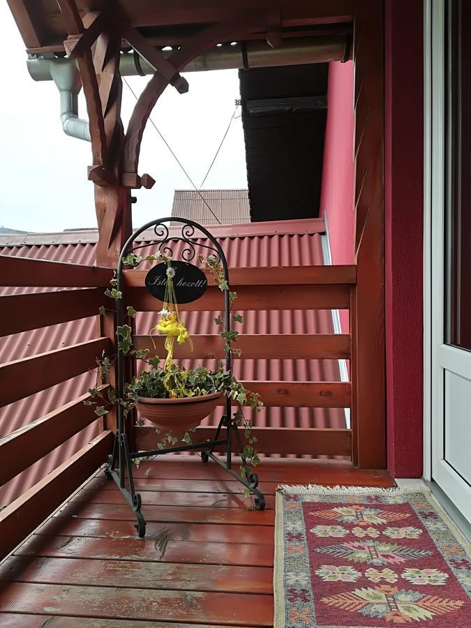 Nárcisz B&B Corund  Esterno foto